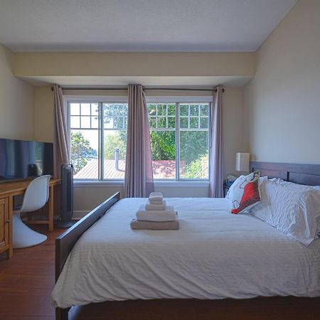 Villa Iconic 3-Story Waterfront 'Marina House' W/ View Gibsons Esterno foto
