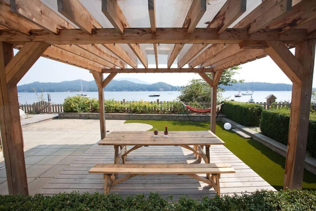 Villa Iconic 3-Story Waterfront 'Marina House' W/ View Gibsons Esterno foto