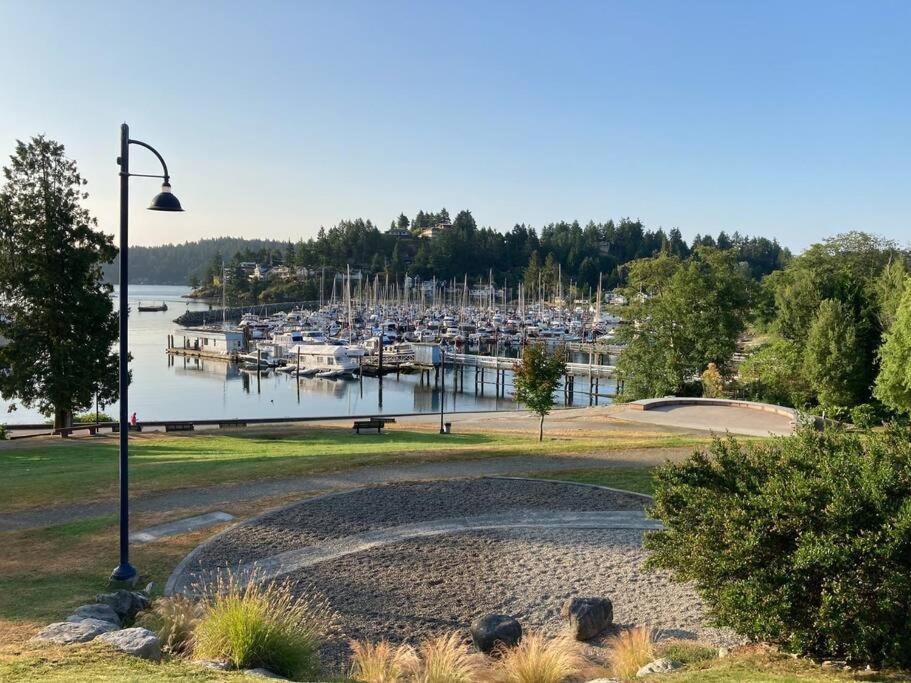 Villa Iconic 3-Story Waterfront 'Marina House' W/ View Gibsons Esterno foto