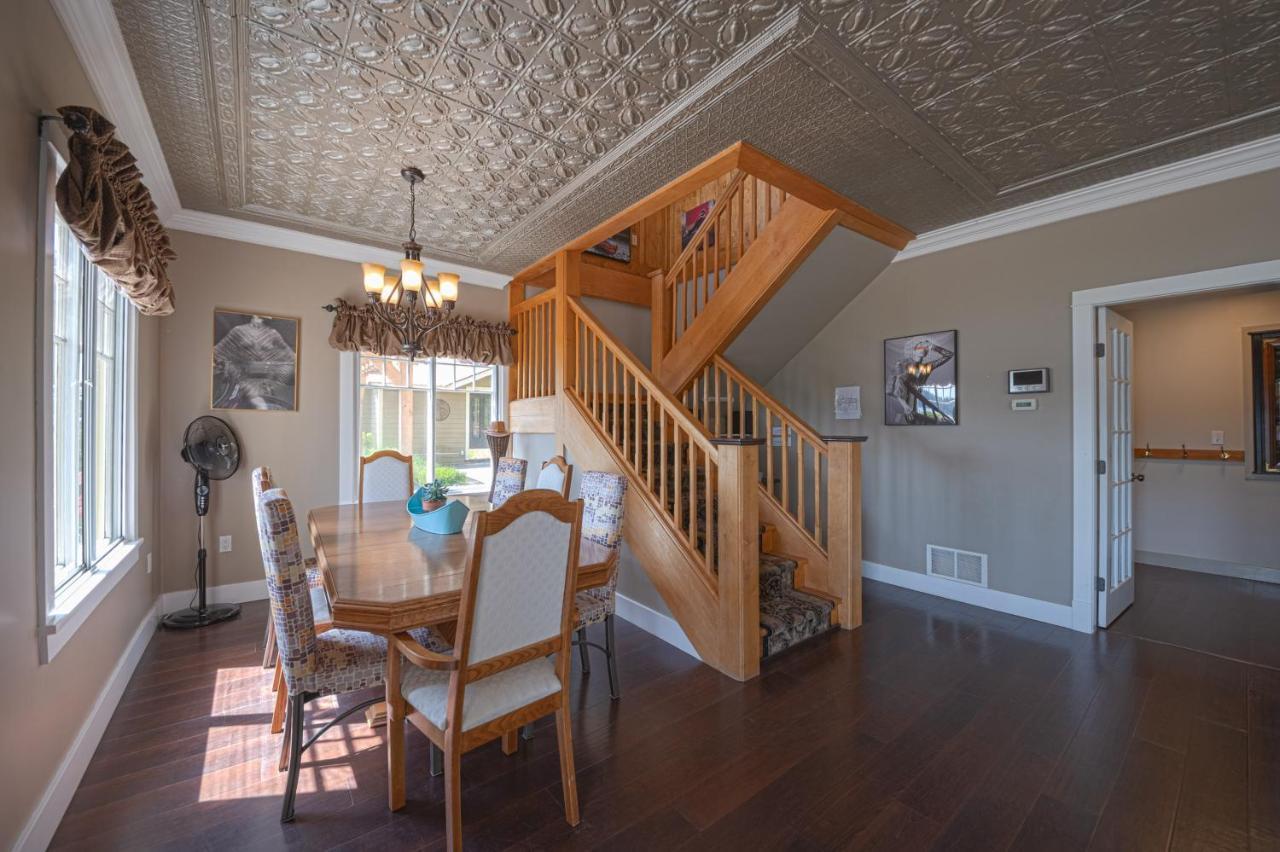 Villa Iconic 3-Story Waterfront 'Marina House' W/ View Gibsons Esterno foto