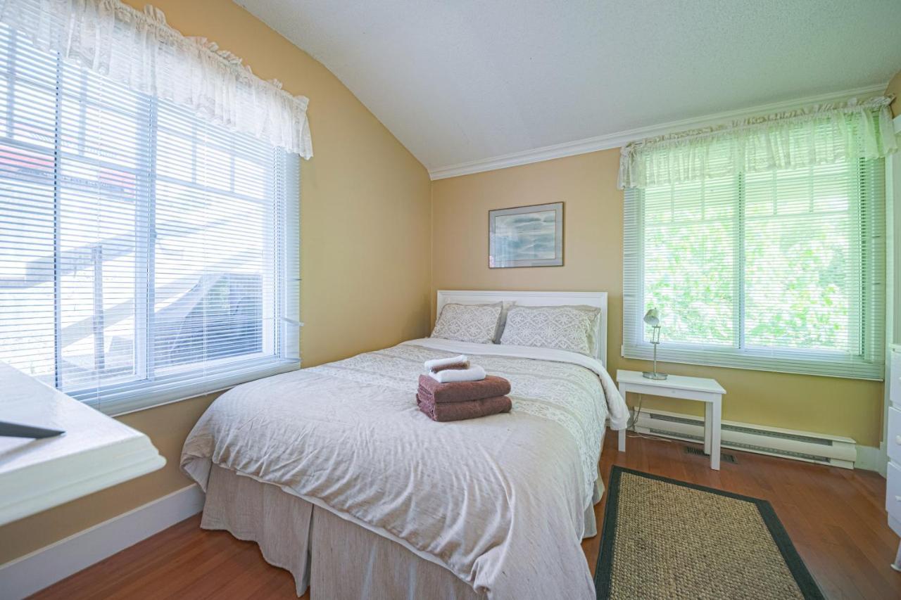 Villa Iconic 3-Story Waterfront 'Marina House' W/ View Gibsons Esterno foto